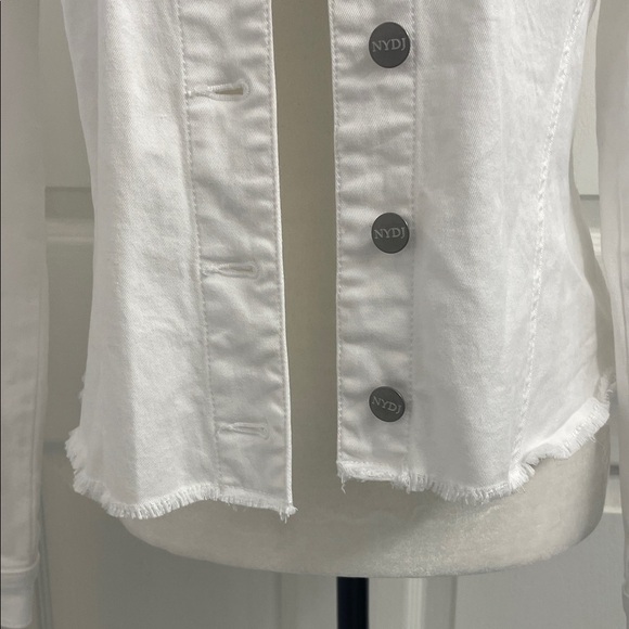 NWOT Women's White Denim Jacket Fitted Silver Buttons Size XS - Picture 5 of 15